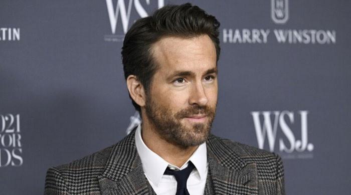 Ryan Reynolds pokes fun at 'big club' facing of 'small club'