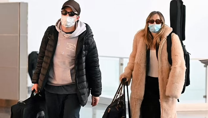 Robert Pattinson, Suki Waterhouse exude couple goals at JFK airport