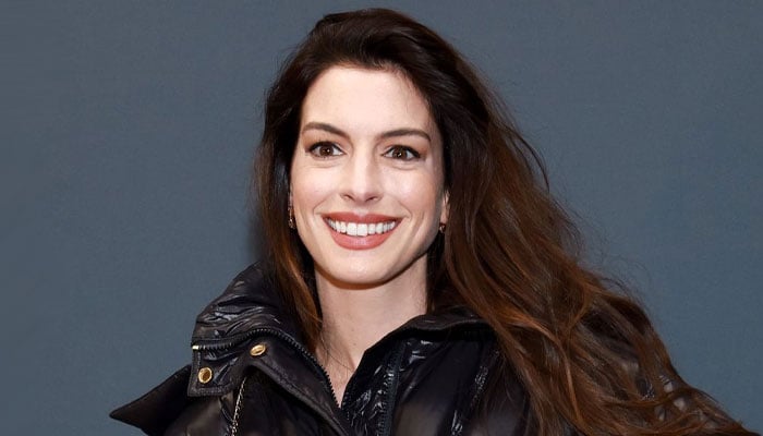 Anne Hathaway cuts a slim figure in black at ‘Eileen’ premiere