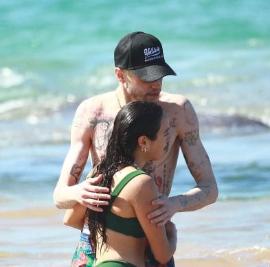 Pete Davidson, Chase Sui Wonder get cosy during beach getaway