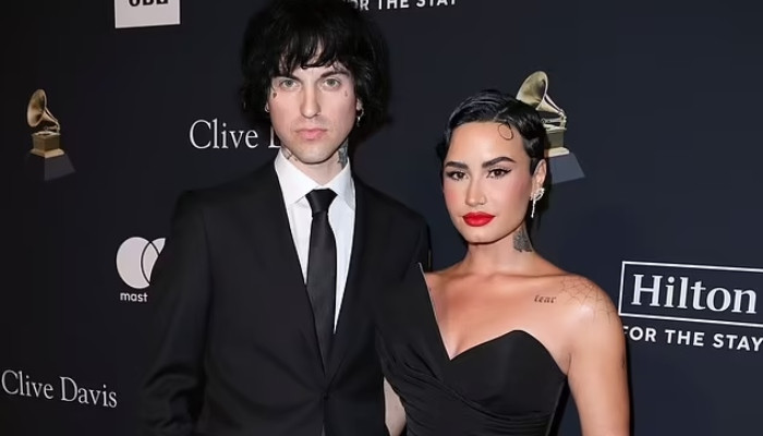 Demi Lovato, Jordan Lutes make PDA-filled red carpet debut at pre ...