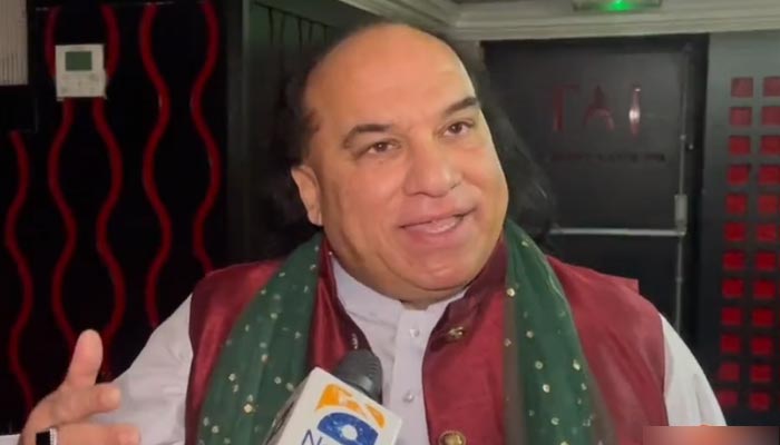 Screengrab of Chahat Fateh Ali Khan taken from interview. — Twitter/geonews_urdu