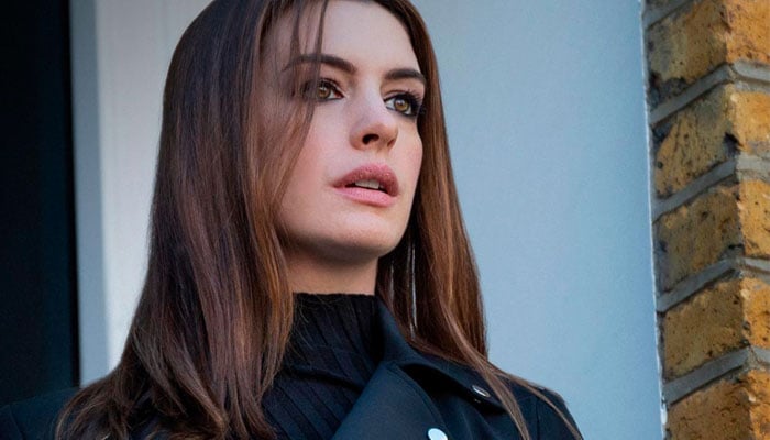 Anne Hathaway calls Volodymyr Zelenskiy 'hero of our time'