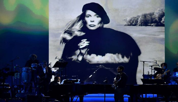 Joni Mitchell to receive prestigious songwriting prize