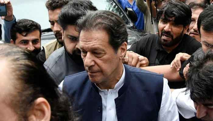 اسلام آباد پولیس عمران خان کی زمان پارک رہائش گاہ پہنچ گئی۔