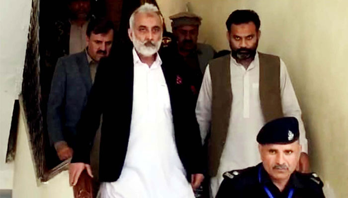 Balochistan Communication Minister, Sardar Abdul Rehman Khetran leaving after court case hearing, in Quetta on Thursday, February 23, 2023. — PPI Images