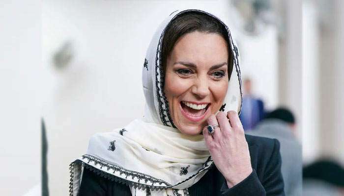 Kate Middleton wears Pakistani headscarf to visit Hayes Muslim Centre