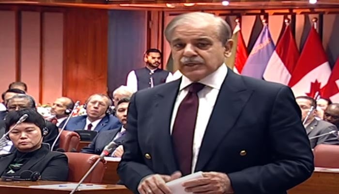 وزیر اعظم شہباز شریف نے حکومت کے ‘سخت فیصلوں’ کو مہنگائی کا باعث قرار دیا۔