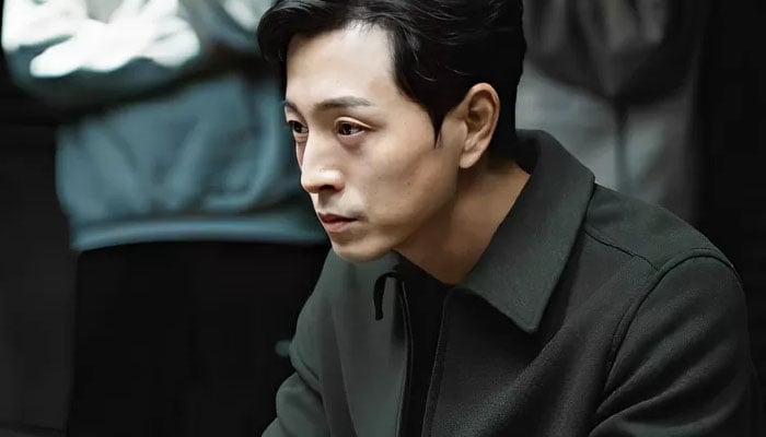 He plays the role of Ha Do Yeong, an affluent businessman.