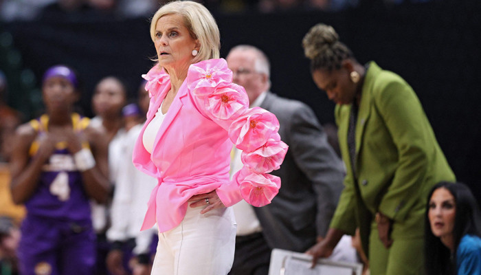 Watch Kim Mulkey In Tears After Leading Lsu Tigers To Final Four 