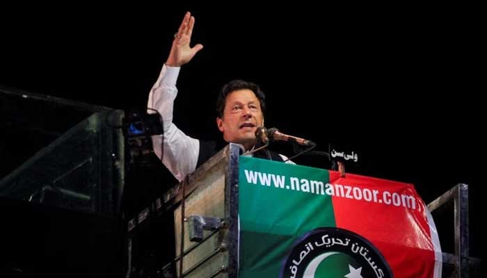 عمران خان نے پیمرا کے خلاف لاہور ہائیکورٹ میں توہین عدالت کی درخواست دائر کر دی۔