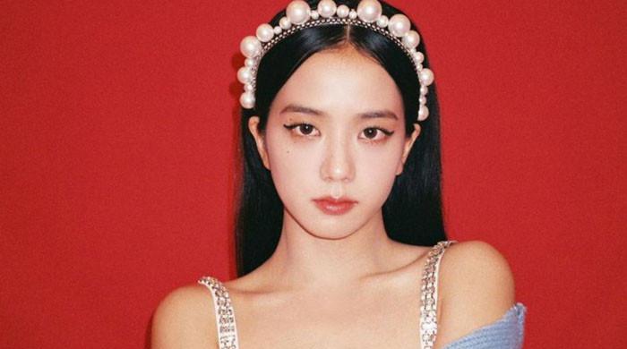 Blackpinks Jisoo Becomes First Female K Pop Soloist To Debut In Top 40