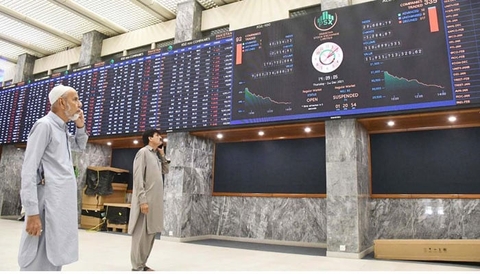 Stockbrokers monitor the latest share prices during a trading session at the Pakistan Stock Exchange (PSX) in Karachi on December 2, 2022. — APP