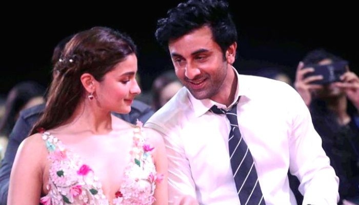 Alia Bhatt and Ranbir Kapoor seen house-hunting on wedding anniversary ...