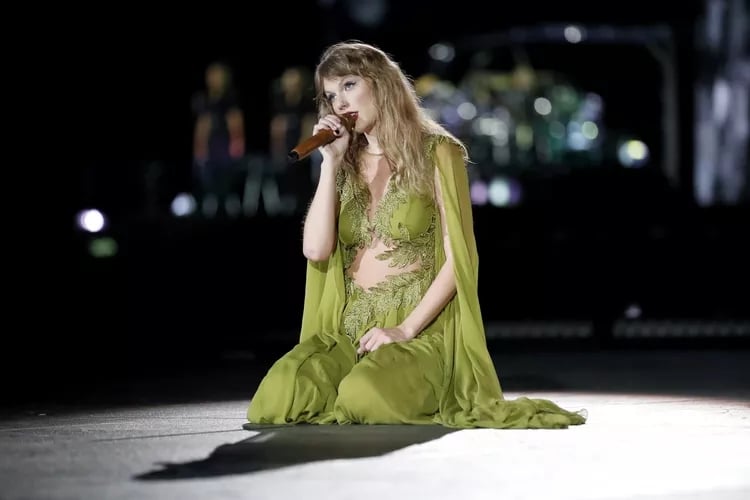 Taylor Swift stuns in green fairycore dress on Eras Tour concert