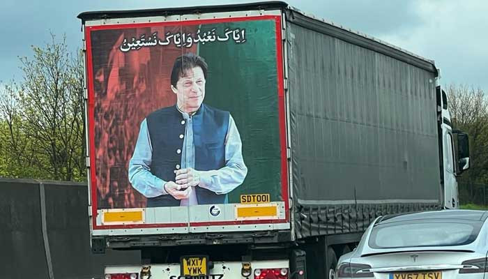 جمائما خان نے یو کے ہائی وے پر ‘عمران خان’ کو دیکھا