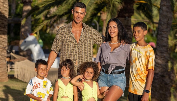 Georgina Rodriguez cooks for her family on the weekend, shares pics online