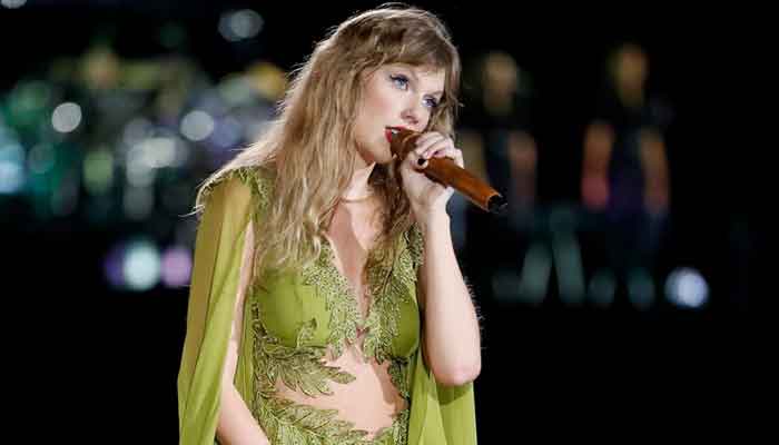 Taylor Swift reveals how she cut her hand at Houston concert