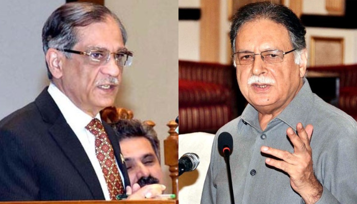 Former chief justice of Pakistan (CJP) Saqib Nisar (left) and senior Pakistan Muslim League-Nawaz (PML-N) leader Pervaiz Rashid. — APP/File