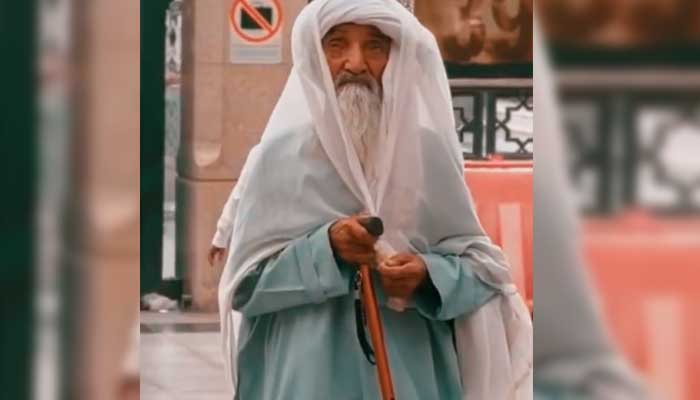 Screengrab of viral elderly pilgrim from Pakistan. — Twitter