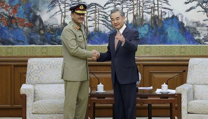 Chief of Army Staff (COAS) General Asim Munir and State Councilor Wang Yi. — Twitter/@PakAmbChina