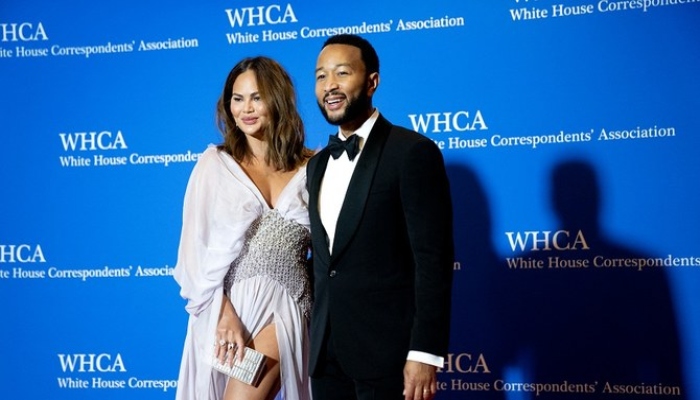 Chrissy Teigen, John Legend exude couple goals at White House dinner