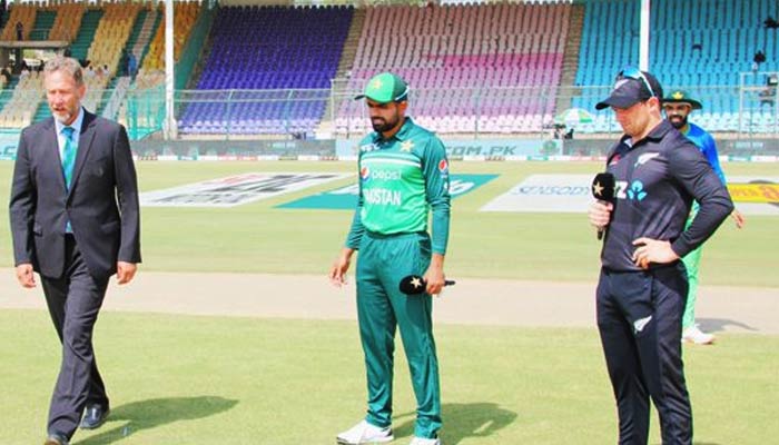 Pakistan Skipper Babar Azam (center) and New Zealand Captain Tom Latham during the toss before the third ODI on May 3, 2023. — Twitter/@TheRealPCB