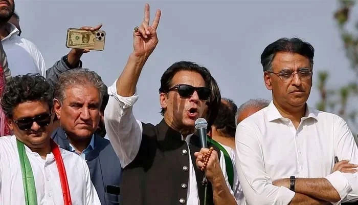 پی ٹی آئی نے عمران خان کے الزامات کی تحقیقات کے لیے فوج کے قانونی مشورے کا ‘خیر مقدم’ کیا۔