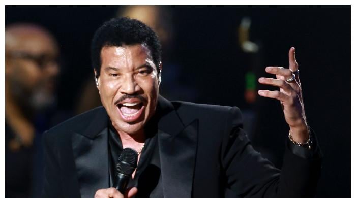 Lionel Richie dismisses plastic surgery rumours amid online backlash