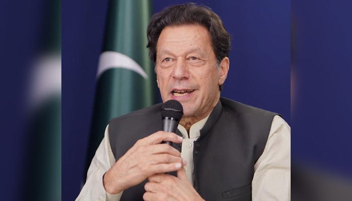 ذاتی انتقام یا سویلین بالادستی: کیا عمران خان سیاست میں فوج کے غیر آئینی کردار کے خلاف ہیں؟