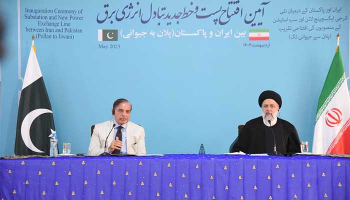 Prime Minister Muhammad Shehbaz (Left) and Iranian President Seyed Ebrahim Raisi address the inaugural ceremony of 100MW Gabd-Polan Electricity Transmission Project at Pakistan-Iran Border, 18th of May, 2023. — Twitter/@pmln_org