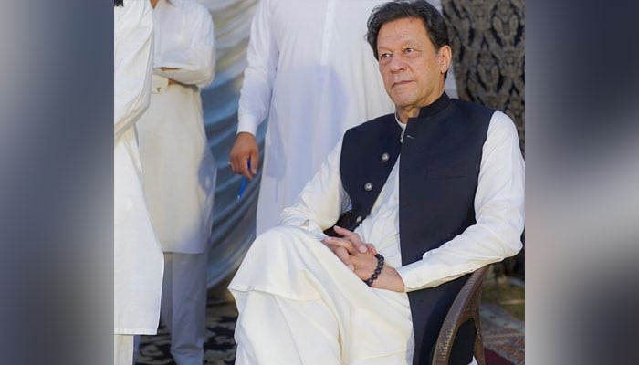 عمران خان کے کپڑے، شیونگ کٹ کہاں ہیں؟