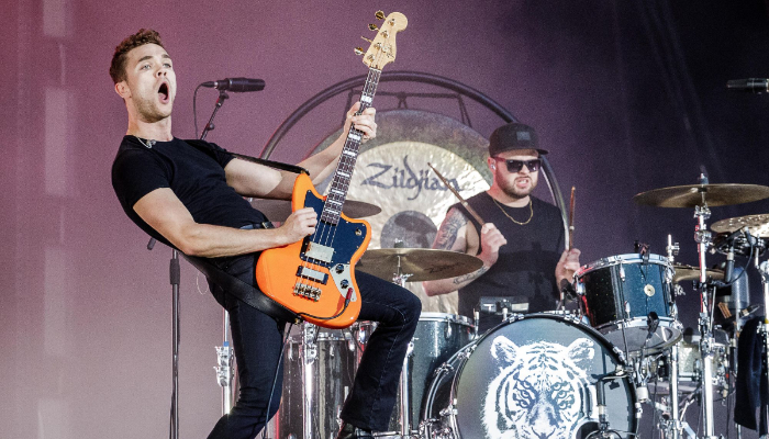 Royal Blood have a meltdown on stage as crowd doesnt cheer them