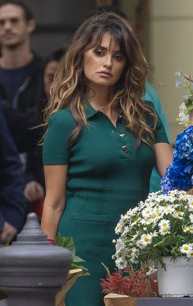 Penelope Cruz Stuns In Green Mini Dress While Shooting Commercial 8559