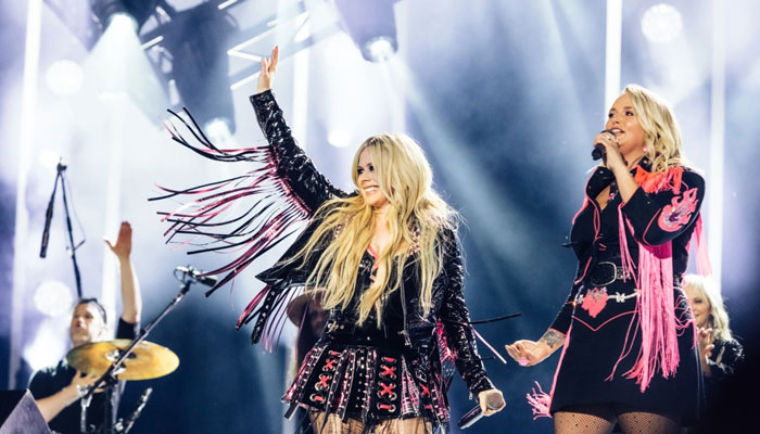 Avril Lavigne joins Miranda Lambert at CMA Fest for Sk8er Boi performance