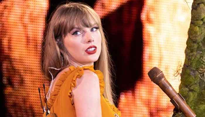 Taylor Swift breaks down in tears while performing touching song about losing loved one