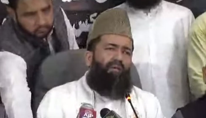 Ruet-e-Hilal Committee Chairman Maulana Abdul Khabir Azad.is addressing the media in this still taken from a video on June 19, Monday. — YouTube/GeoNews