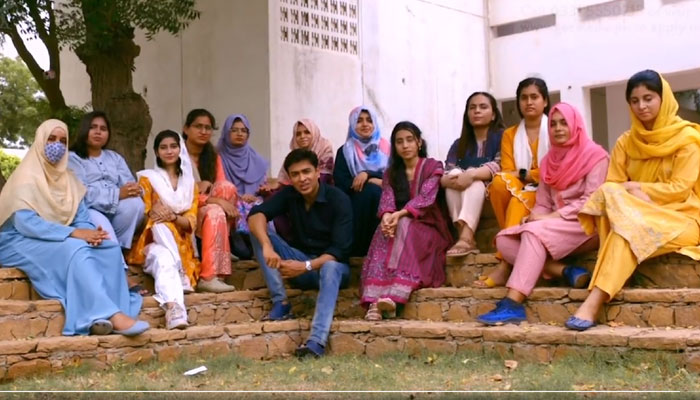 Philanthropist Shehzad Roy can be seen sitting with students at Government Elementary College of Education (GECE)in Karachi. — Twitter/@ShehzadRoy