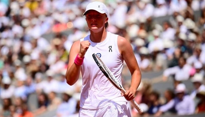 Polands Iga Swiatek has won her first clash at the Wimbledon warm-up tournament in Germanys Bad Homburg in three sets. AFP