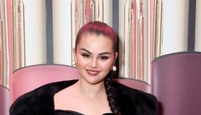 Selena Gomez flaunts flawless look in Instagram selfies