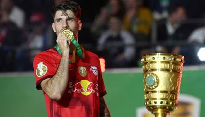 Soccer Football - DFB Cup - Final - RB Leipzig v Eintracht Frankfurt - Olympiastadion, Berlin, Germany - June 3, 2023, RB Leipzigs Dominik Szoboszlai kisses his medal as he celebrates after winning the DFB Cup.—Reuters