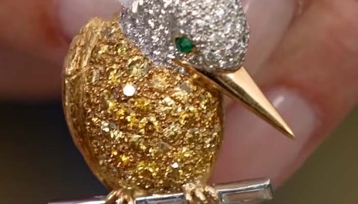 ‘Antiques Roadshow’ guest is left stunned by cost of brooch