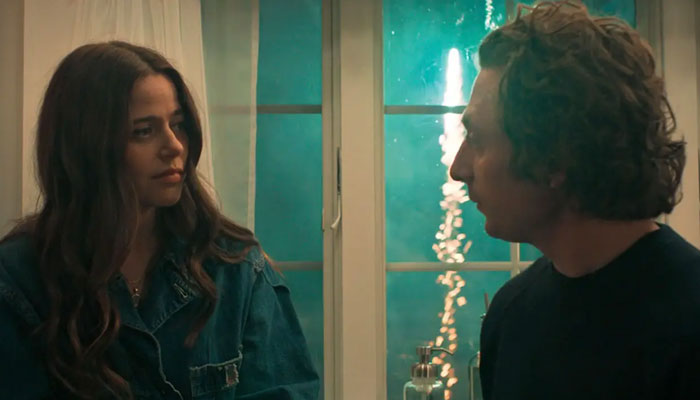 The Bear star Molly Gordon talks about emotional voicemail scene, working with Jeremy Allen White