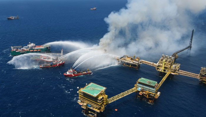 Incendio en plataforma petrolera en Golfo de México deja 2 muertos y 1 desaparecido