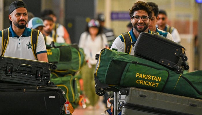 پاکستان کرکٹ ٹیم ٹیسٹ سیریز کھیلنے سری لنکا پہنچ گئی۔