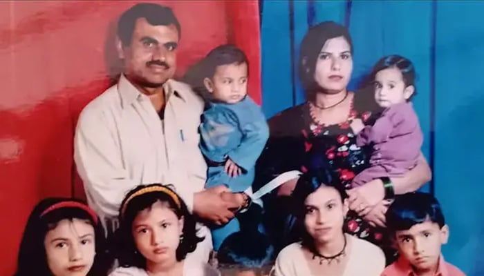 The family photo of Ameer Ali Mangi and Khudeja. — Guinness World Records