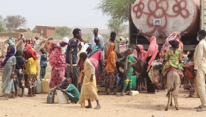 An image of Sudanese refugees from the Tandelti area receive aid in Koufroun, Chad, April 2023 — AFP/Files