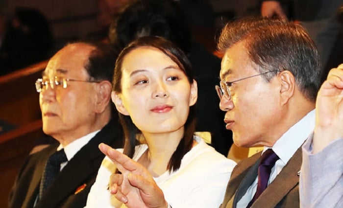 South Korean President Moon Jae-in (R) talks with North Korean leader Kim Jong Uns sister Kim Yo Jong (C) as they watch a concert of Pyongyangs Samjiyon Orchestra at a national theatre in Seoul. — AFP