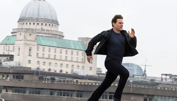 The coaches pointed out some flaws in Tom Cruises running form