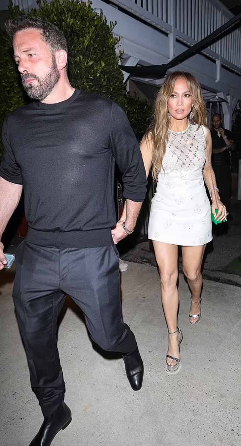 Jennifer Lopez, Ben Affleck enjoy romantic anniversary dinner